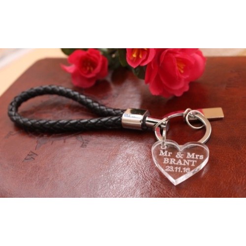 LLAVERO CUERO PERSONALIZADO CON CORAZÓN METACRILATO