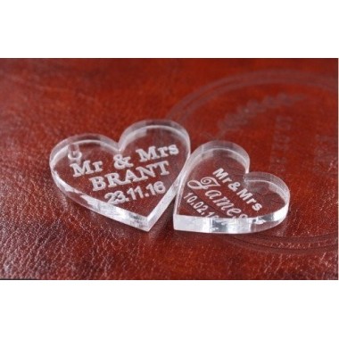 LLAVERO CUERO PERSONALIZADO CON CORAZÓN METACRILATO