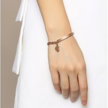 ESCLAVA CON CORAZÓN EN ACERO