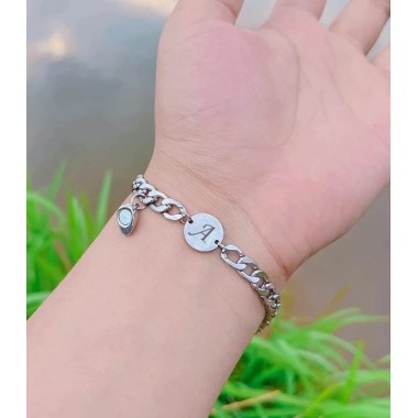 2 PULSERAS CON IMÁN CORAZÓN Y CHAPITA PERSONALIZADA PARA PAREJAS