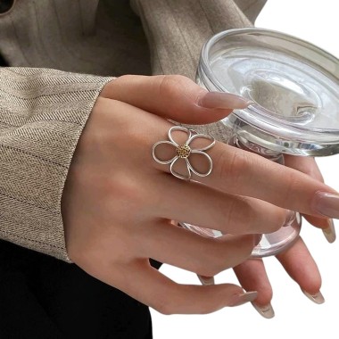 anillo margarita grande acero y oro ajustable