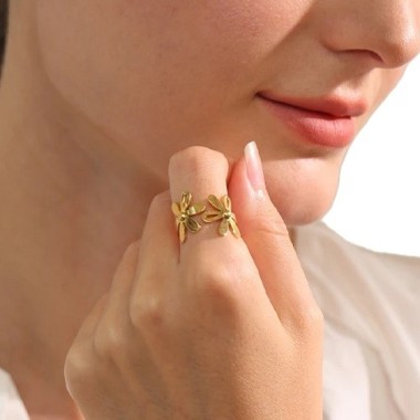 anillo doble flor abierto talla ajustable acero y oro
